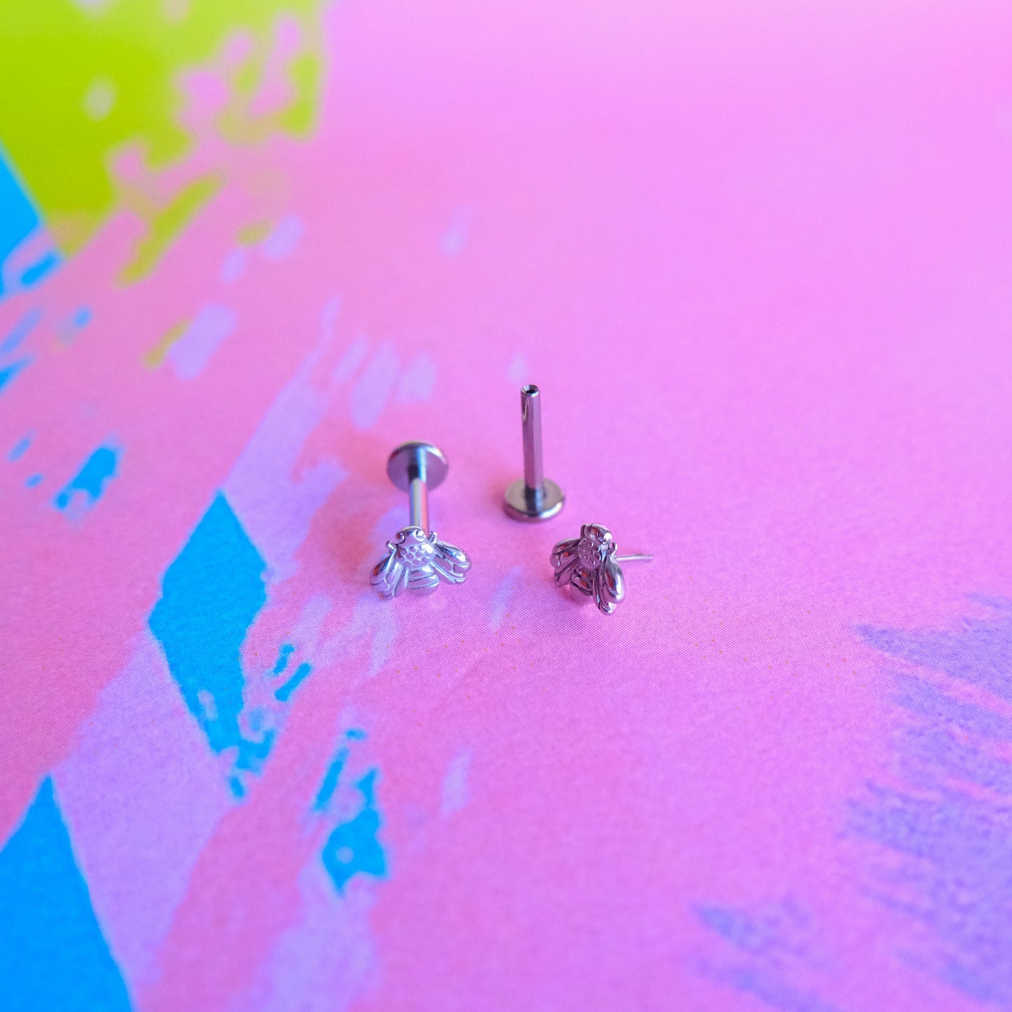 Titanium bee threadless flatback