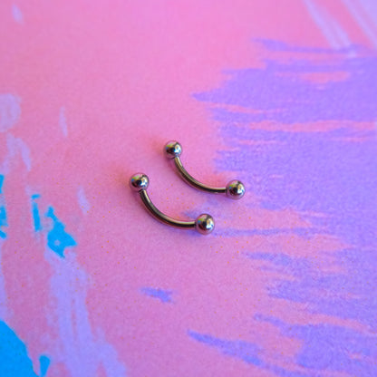 Titanium internally threaded curved barbell basic