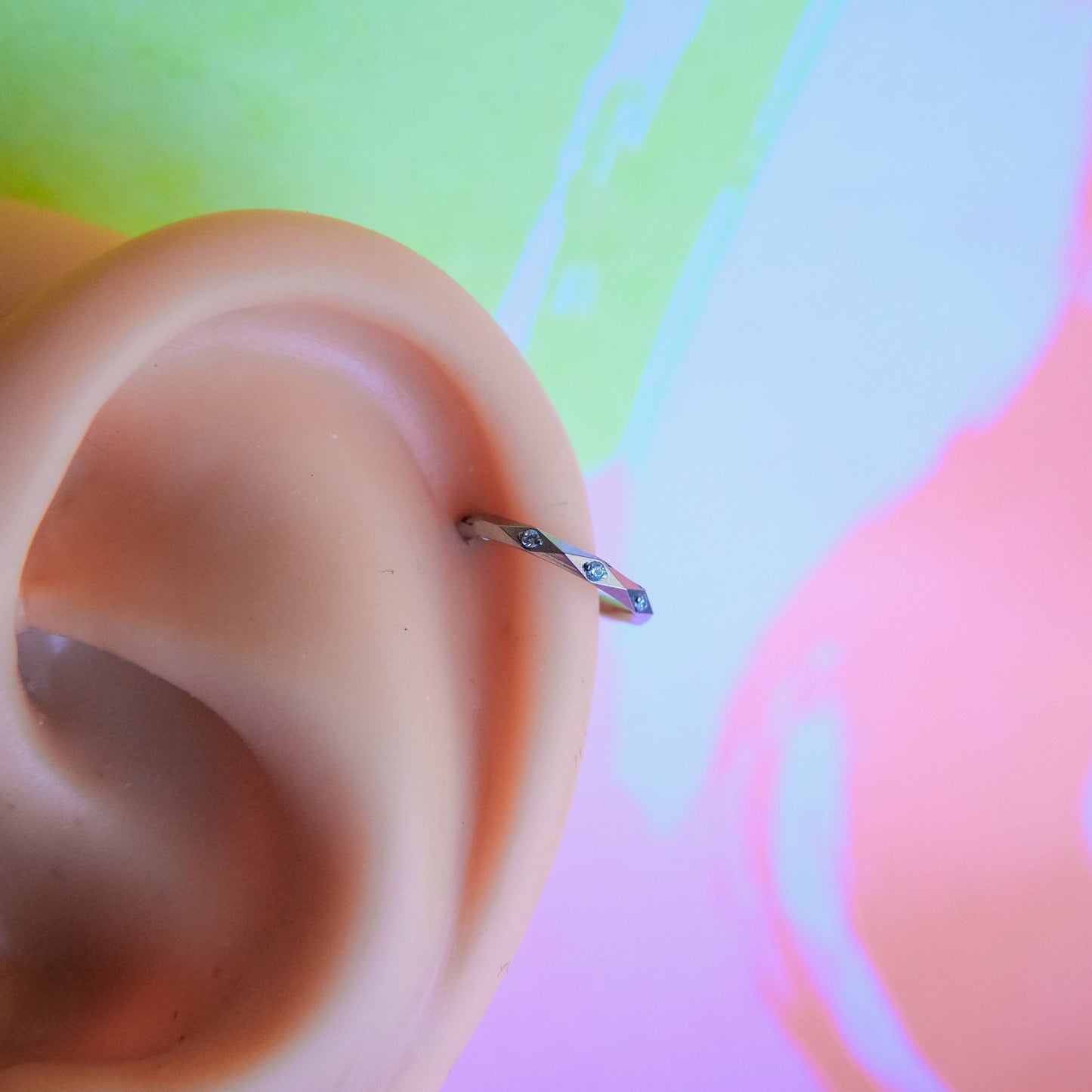 Titanium faceted cut zircon hinged segment