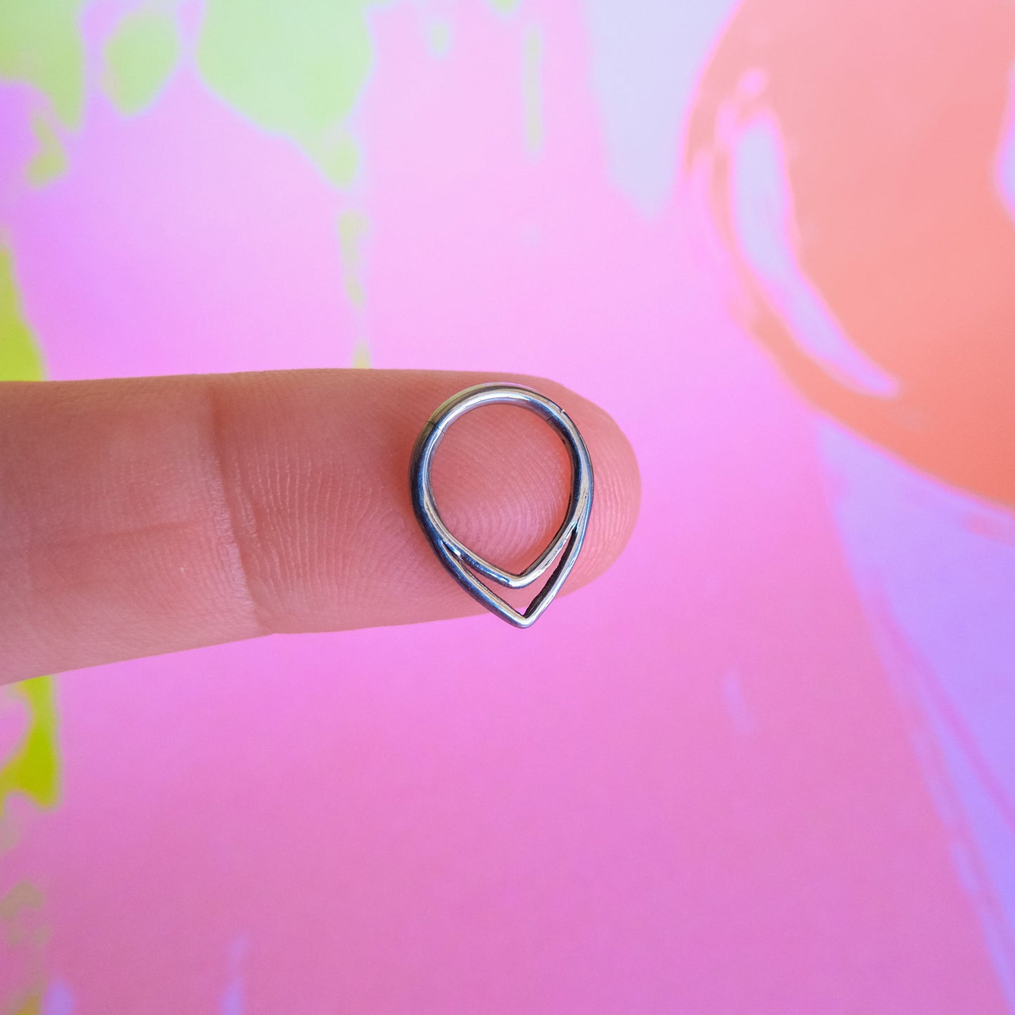 Titanium double V shape hinged segment