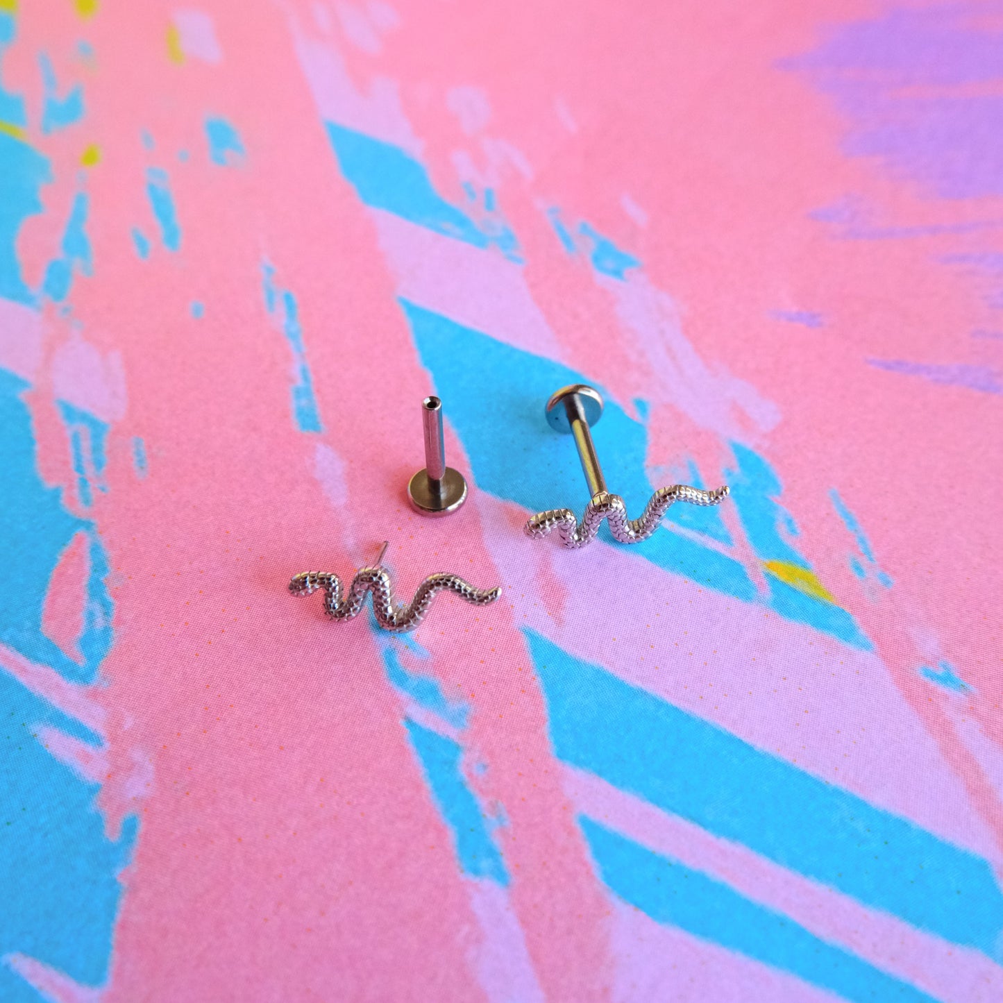 Titanium textured snake threadless flatback